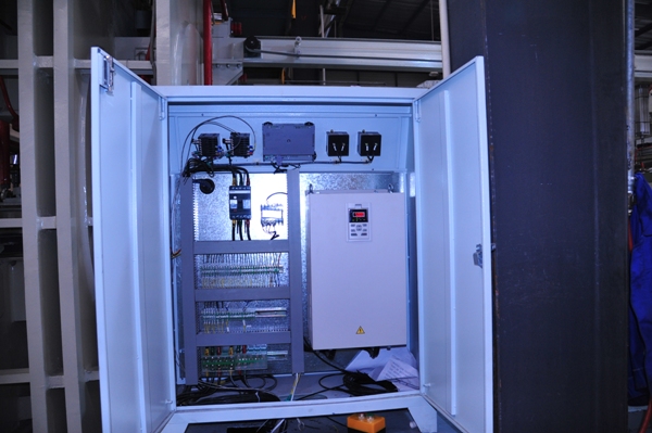 貼面熱壓機(jī)電機(jī)變頻器 貼面熱壓機(jī)電機(jī)變頻器